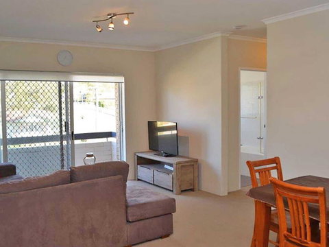 3 'Silvana Court', 26 Ajax Avenue - Neat Unit With Air Conditioning - Accommodation Rockhampton 1
