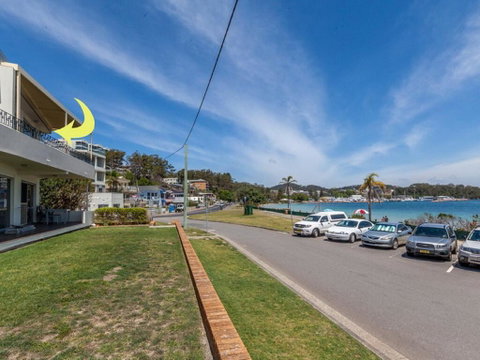 3 'Sunset' 11 Victoria Parade - Stunning Unit Right Across From The Water - Accommodation Rockhampton 0