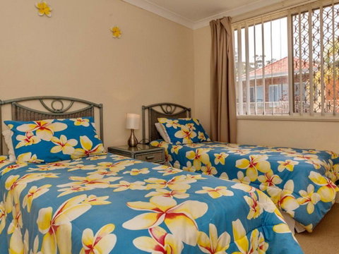 3 'Sunset' 11 Victoria Parade - Stunning Unit Right Across From The Water - Accommodation Rockhampton 2