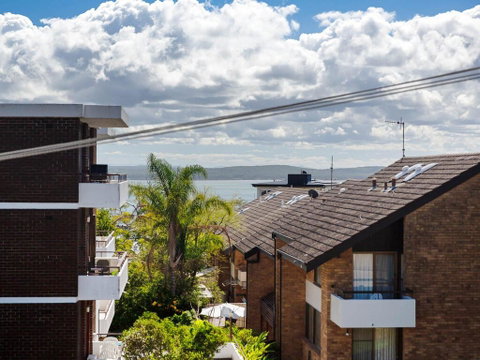 3 'The Commodore' , 9-11 Donald Street - Great Unit In The Heart Of Town - Accommodation Rockhampton 0