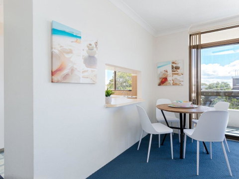 3 'The Commodore' , 9-11 Donald Street - Great Unit In The Heart Of Town - Accommodation Rockhampton 1