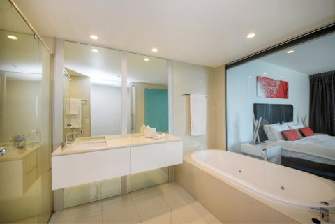 3 Bedroom Ocean View Private Apartment In Surfers Paradise - Accommodation Rockhampton 3
