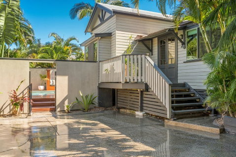 3 Little Pigs Holiday Home - Accommodation Rockhampton 3