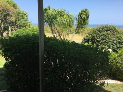 3 Sea/Fraser Island View Deckings, Beachfront, Marina - Accommodation Rockhampton 2