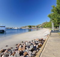 3 Tomaree Street - cute 4 bedroom house with aircon in the heart of town - Accommodation Rockhampton