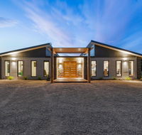 3 WISE MONKEYS MANSFIELD - Accommodation Rockhampton