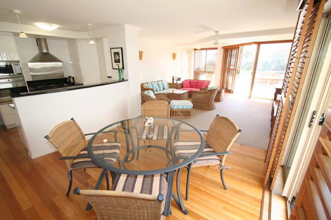 3/54 Lawson St - The Palms 3 - Accommodation Rockhampton 2