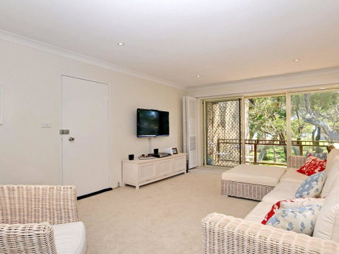 32 'Bay Parklands', 2 Gowrie Avenue - Fantastic Unit With Air Conditioning, Pool, Tennis Court & Spa - Accommodation Rockhampton 1