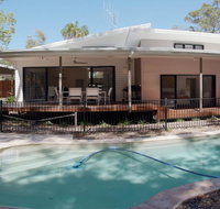33 Esprit Drive - Rainbow Shores Style Comfort and Relaxation Pets Welcome Pool - Accommodation Rockhampton