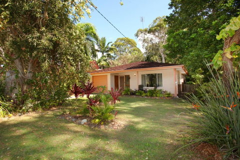 35 Santa Monica Avenue Coolum Beach, Pet Friendly, Linen Included - Accommodation Rockhampton 0