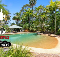 3BR Beach Escape AC Pool Tennis Wine Coffee Netflix - Accommodation Rockhampton