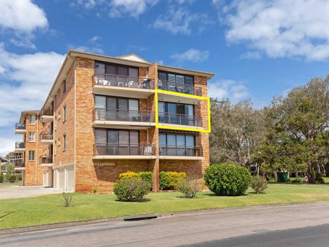 4 'Collendina', 19 Kurrawa Close - Fantastic Water Views And Sea Breezes - Accommodation Rockhampton 2
