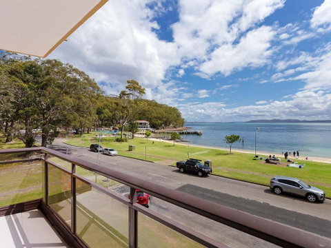 4 'Collendina', 19 Kurrawa Close - Fantastic Water Views And Sea Breezes - Accommodation Rockhampton 0
