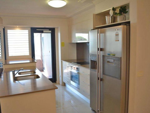 4 'Florentine' 11 Columbia Close - Spectacular Views And Air Conditioning - Accommodation Rockhampton 1