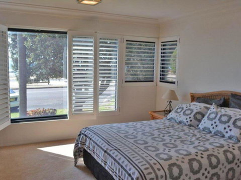 4 'Florentine' 11 Columbia Close - Spectacular Views And Air Conditioning - Accommodation Rockhampton 3