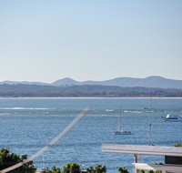 4 'Yarramundi' 47 Magnus Street - air conditioned unit with water views - Accommodation Rockhampton