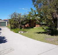 4 Boronia Place - Rainbow Beach Perfect convenient location Fenced yard - Accommodation Rockhampton