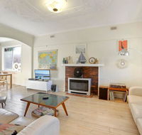 4 MONTROSE AVE - retro home in the heart of town - Accommodation Rockhampton