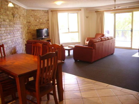 4/84 Lawson Street - Beach Haven 4 - Accommodation Rockhampton 1