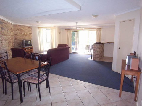 4/84 Lawson Street - Beach Haven 4 - Accommodation Rockhampton 3