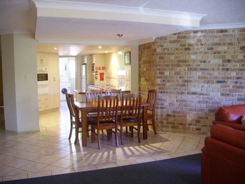 4/84 Lawson Street - Beach Haven 4 - Accommodation Rockhampton 2