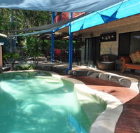 43 Double Island Drive - Two level holiday home with swimming pool. Located close to beach and CBD - Accommodation Rockhampton