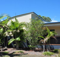 44 Cypress Avenue - Holiday home in a quiet location close to patrolled beach and CBD - Accommodation Rockhampton