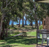 45 'Bay Parklands' 2 Gowrie Ave - pool tennis court spa  across the road to the beach - Accommodation Rockhampton