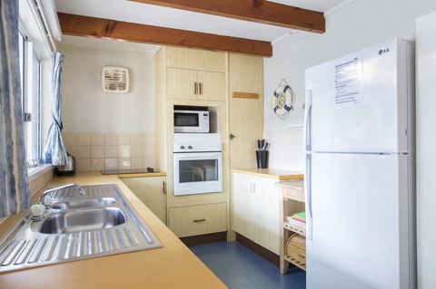 45 Golf Ave - Superb Location - Accommodation Rockhampton 2