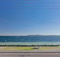 5 'Bayside' 21 Victoria Parade - unbeatable location and Air Conditioned - Accommodation Rockhampton