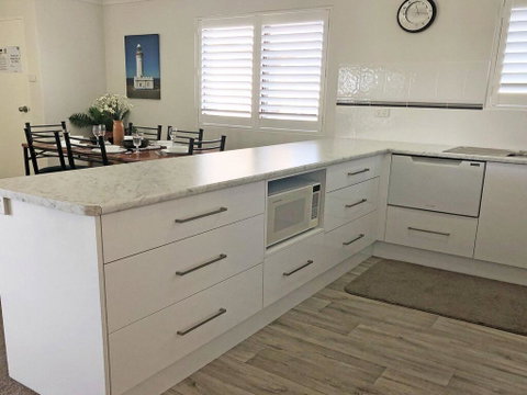 5 'Intrepid' 3 Intrepid Close - Perfect Beachfront Location - Accommodation Rockhampton 1