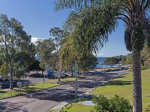 5 'Tradewinds' 110 Victoria Parade - Location Is Fantastic & Water Views - Accommodation Rockhampton 0