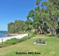 5 Thompson Place Nelson Bay - spacious duplex walking distance to Nelson Bay CBD and Dutchies - Accommodation Rockhampton