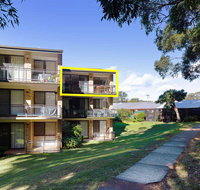 54 'Bay Parklands' 2 Gowrie Avenue - air con pool tennis courtchild friendly - Accommodation Rockhampton