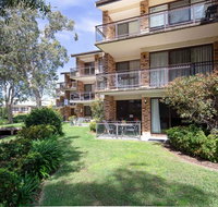 57 'BAY PARKLANDS' 2 GOWRIE AVE - GROUND FLOOR UNIT WITH POOL TENNIS COURT  AIRCON - Accommodation Rockhampton