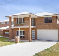 5B BENT STREET - LARGE HOUSE WITH DUCTED AIR CON WIFI  FOXTEL - Accommodation Rockhampton