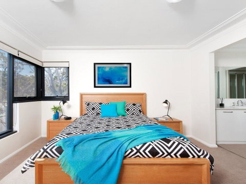 6 'FLORENTINE', 11 COLUMBIA CLOSE - STUNNING UNIT WITH SENSATIONAL VIEWS - Accommodation Rockhampton 3