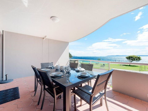 6 'FLORENTINE', 11 COLUMBIA CLOSE - STUNNING UNIT WITH SENSATIONAL VIEWS - Accommodation Rockhampton 0