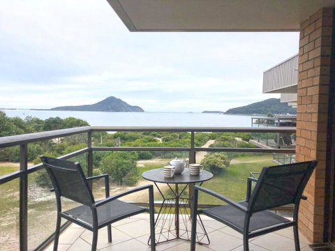 6 'Intrepid' 3 Intrepid Close - Right On The Waterfront - Accommodation Rockhampton 0