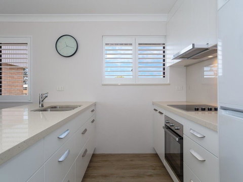 6 'Intrepid' 3 Intrepid Close - Right On The Waterfront - Accommodation Rockhampton 2