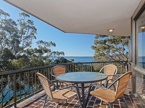 6 'Skyline' 12 Thurlow Avenue - Foxtel & Aircon - Accommodation Rockhampton 0