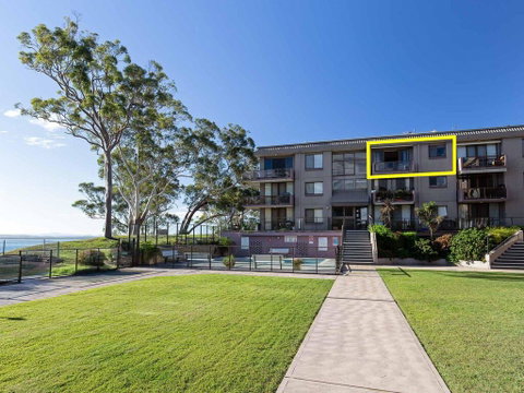 6 'The Poplars', 34 Magnus Street - Fabulous Views & Pool In Complex - Accommodation Rockhampton 3