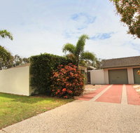6 Petrie Ave Marcoola Pet Friendly Linen supplied - Accommodation Rockhampton
