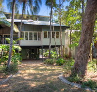 6 Satinwood Drive - Rainbow Shores Stylish Beach House Free WiFi - Accommodation Rockhampton