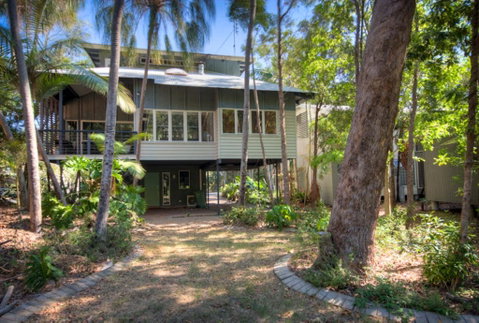 6 Satinwood Drive - Rainbow Shores, Stylish Beach House, Free WiFi - Accommodation Rockhampton 0