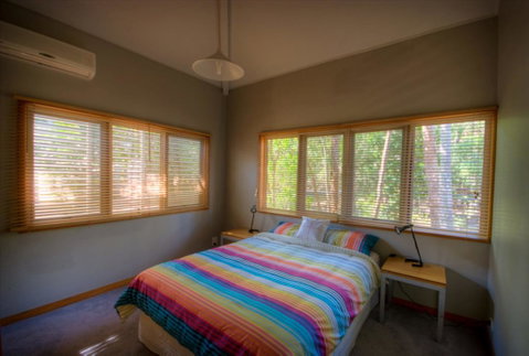 6 Satinwood Drive - Rainbow Shores, Stylish Beach House, Free WiFi - Accommodation Rockhampton 2
