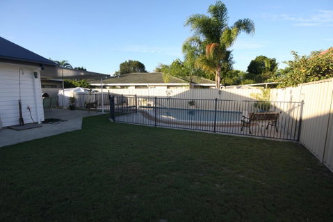 62 Tingira Close - Modern Lowset Home With Swimming Pool, Outdoor Area, Ample Parking. Pet Friendly - Accommodation Rockhampton 2