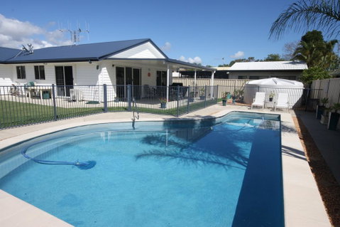 62 Tingira Close - Modern Lowset Home With Swimming Pool, Outdoor Area, Ample Parking. Pet Friendly - Accommodation Rockhampton 3