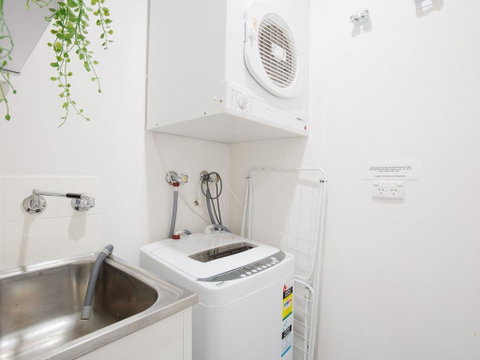 68 'Bay Parklands' , 2 Gowrie Ave - Aircon, Pool, Tennis Court, Communal Spa - Accommodation Rockhampton 1