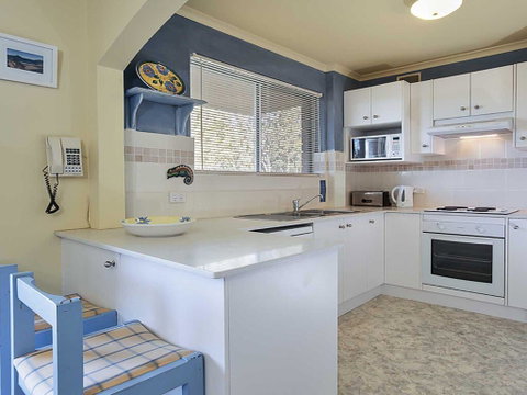 7 'Amaroo' 8 Ondine Close - Fantastic 2 Bedroom Unit So Close To The Waters Edge - Accommodation Rockhampton 1